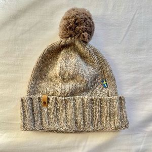 Fjallraven pom hat beanie